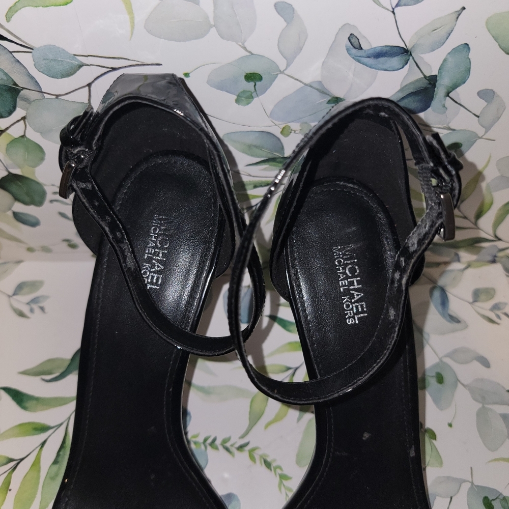 Michael Kors with Sequined Bow - Picture 4 of 11